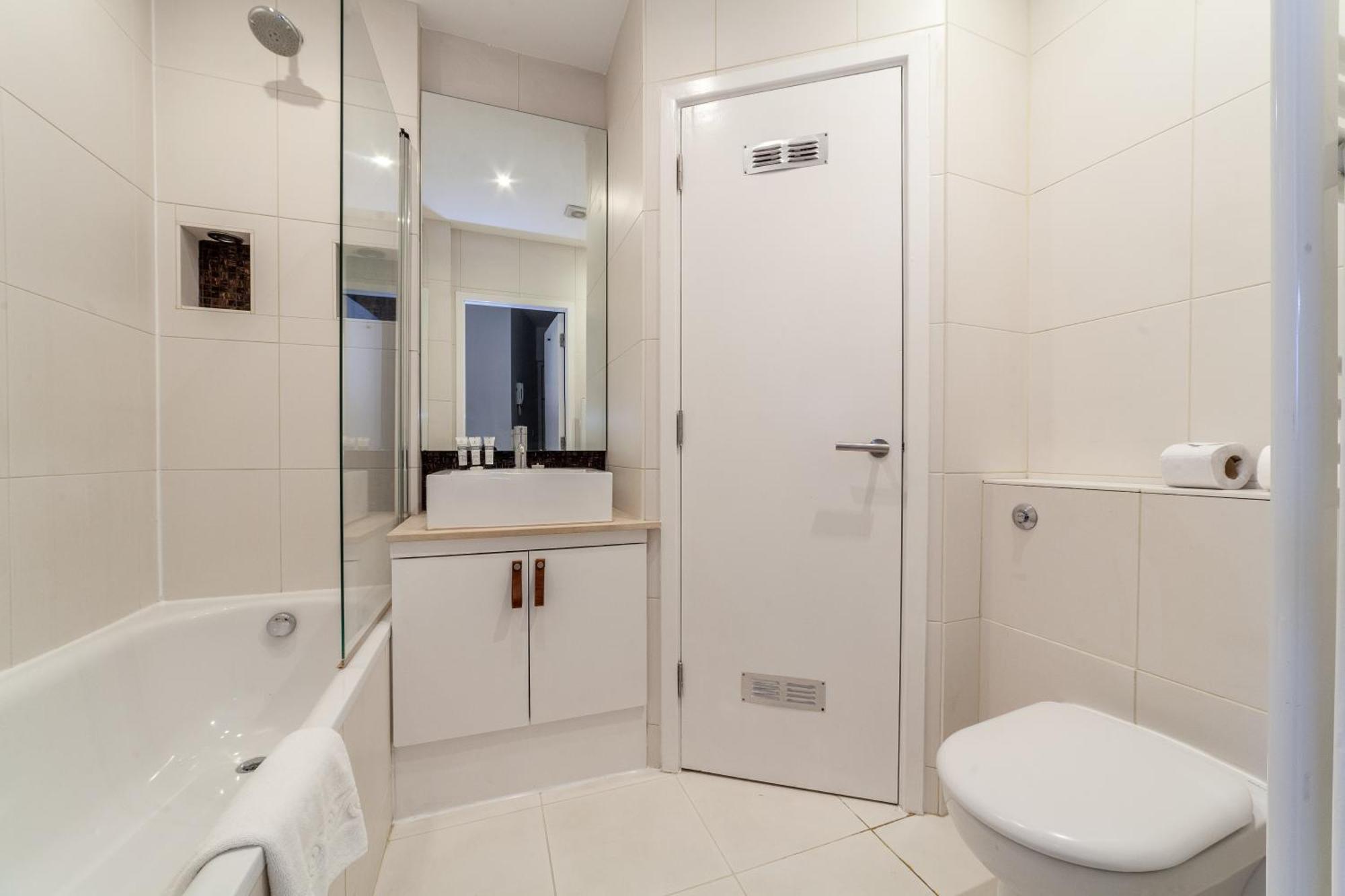 Elegance & Chic Design - 2-Bedroom Haven Londra Esterno foto