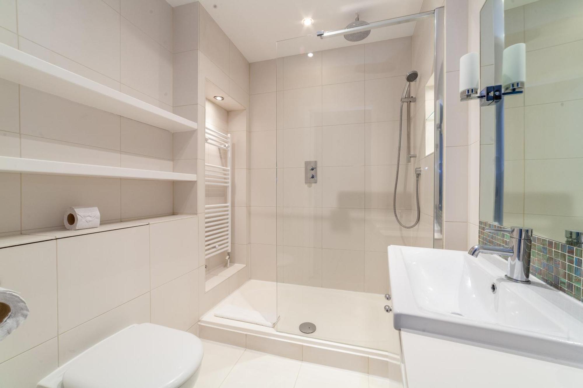 Elegance & Chic Design - 2-Bedroom Haven Londra Esterno foto